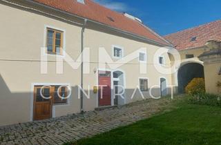 Haus kaufen in 3550 Langenlois, WOHN-UND GESCHÄFTSHAUS AUS DEM 16. JAHRHUNDERT IM HERZEN VON LANGENLOIS 100 m Kellerröhre, Nebengebäude, Innenhof, Geschäftslokale, usw.