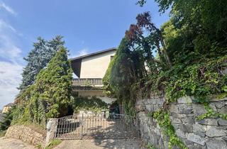 Haus kaufen in 4221 Steyregg, Wohnhaus mit großem Grundstück, Garagen und Schlossblick - sanierungsbedürftig!