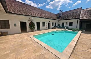 Haus kaufen in 8271 Bad Waltersdorf, Charmanter Vierkanthof mit großzügiger Wohnfläche, Pool im Atrium und Nebengebäude in idyllischer Lage