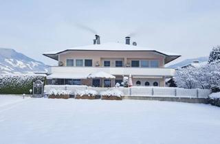 Villen zu kaufen in 6271 Uderns, Landhausvilla mit zwei modernen Wohneinheiten mit Golfplatzblick !