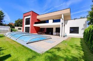 Villen zu kaufen in 5280 Braunau am Inn, Architektenhaus mit Dachterrasse, Pool & Garten – Luxusobjekt in Braunau.