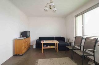 Wohnung kaufen in 2320 Schwechat, Rohjuwel: Wohnung mit 26 qm Terrasse und Entwicklungspotenzial