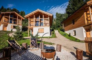 Anlageobjekt in 9400 Wolfsberg, Idyllisches Almhüttendorf mit drei modernen Chalets – Freizeitwohnsitzwidmung!