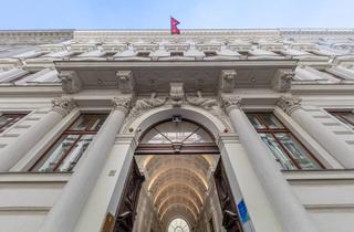 Maisonette kaufen in 1040 Wien, Stadthaus im Dach: Palais-Charme auf drei Etagen