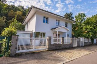 Villen zu kaufen in 1230 Wien, Exklusive Stadtvilla im klassischen Stil in idyllischer Ruhelage am Stadtrand von Wien Kalksburg