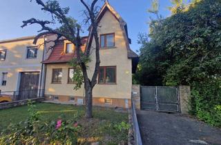 Einfamilienhaus kaufen in 3470 Kirchberg am Wagram, SANIERUNGSBEDÜRFTIGES LANDHAUS MIT TRAUMHAFTEM GARTEN SAMT ALTBAUMBESTAND IN ALLERBESTER WOHN- UND ZENTRUMSLAGE VON KIRCHBERG AM WAGRAM