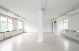 Büro zu mieten in 2540 Bad Vöslau, BAD VÖSLAU: 250m² Gewerbe - Halle mit Büro (2 Zimmer), eigener Toilette, PKW-Abstellplätze