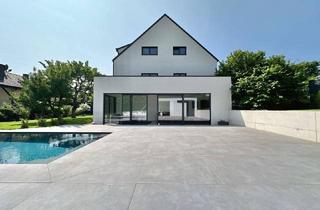 Villen zu kaufen in 2345 Brunn am Gebirge, Schicke moderne Villa in Brunner Bestlage mit Skylineblick auf Wien I Salzwasserpool I Designerküche I Lift uvm.