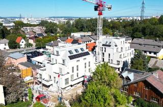 Wohnung kaufen in Khuenweg, 1220 Wien, Herbstaktion! WOW - Lebens(t)raum Erfüller im Grünen! Ab ins Dachgeschoss / Klimaaktiv Bronze / 3 Zimmer / 2 Terrassen / Viel Lebensqualität! Wärmepumpe und Solaranlage + Naturnahe Gewässer ums Eck!