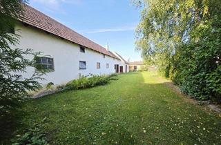 Haus kaufen in 2074 Unterretzbach, Großzügige und ruhig gelegene Liegenschaft mit Wohnhaus, umfangreichen Nebengebäuden und großem, massivem Schuppen in Unterretzbach