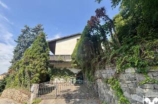 Haus kaufen in 4221 Steyregg, Wohnhaus mit großem Grundstück, Garagen und Schlossblick - sanierungsbedürftig!
