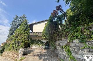 Haus kaufen in 4221 Steyregg, Wohnhaus mit großem Grundstück, Garagen und Schlossblick - sanierungsbedürftig!