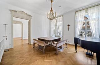 Wohnung kaufen in 1140 Wien, Wohnen wie im alten Wien! Traumhafte klassische Altbauwohnung mit Rohdachboden Nähe Schönbrunn und U 4