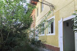 Mehrfamilienhaus kaufen in 8020 Graz, Sanierungsbedürftiges Innenhof MFH mit 2 Wohneinheiten, kleiner Vorgarten, Eggenberg