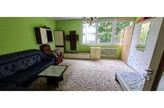 Wohnung kaufen in 2753 Markt Piesting, Sanierungsbedürftiges Wohnschnäppchen mit Retro-Charme in thermisch saniertem Wohnhaus
