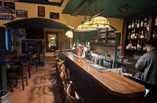 Immobilie mieten in 1090 Wien, PACHTLOKAL BAR PUB MIT GROSSEM GARTEN GASTROTEL IMMOBILIEN