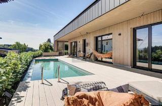 Einfamilienhaus kaufen in 5232 Kirchberg bei Mattighofen, DESIGNBUNGALOW MIT SONNIGEM POOL UND HOCHWERTIGSTER AUSSTATTUNG
