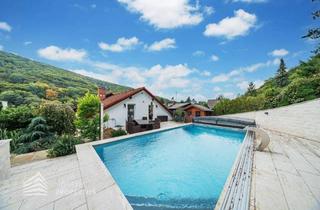 Villen zu kaufen in 1140 Wien, Luxuriöse Villa im Wienerwald – Beheizter Salzwasserpool, Gartenparadies & Premium-Parkmöglichkeiten