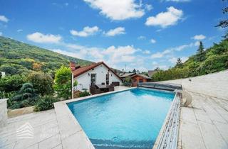 Villen zu kaufen in 1140 Wien, Luxuriöse Villa im Wienerwald – Beheizter Salzwasserpool, Gartenparadies & Premium-Parkmöglichkeiten