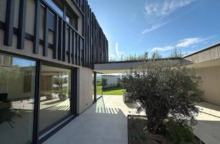 Villen zu kaufen in 2821 Lanzenkirchen, Architektur trifft See – luxuriöses Refugium mit Atrium und privatem Seezugang