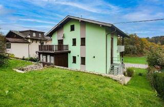 Haus kaufen in 4870 Vöcklamarkt, Charmantes Wohnhaus mit zwei Wohneinheiten, Balkon, Wintergarten und Garage in Vöcklamarkt.