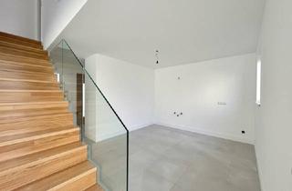 Doppelhaushälfte kaufen in Leopold Lehnerstraße, 2751 Steinabrückl, Moderne Doppelhaushälfte in Steinabrückl: Erstbezug mit Garten, Balkon und Terrassen!