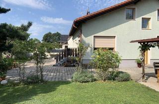 Haus kaufen in Julius Willerth-Gasse, 2700 Wiener Neustadt, WIENER NEUSTADT: Solid gebautes Haus mit Baugrund, ausgebautem Dachgeschoß, Doppelgarage und Gartenidylle