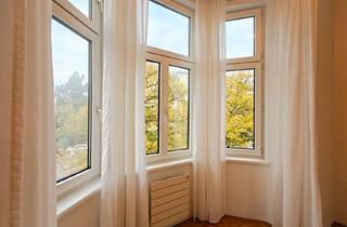 Wohnung kaufen in Krottenbachstraße, 1190 Wien, Nähe Hugo-Wolf-Park: Charmante Altbauwohnung mit Erker + Gegliederte Fassade + zentraler Grundriss