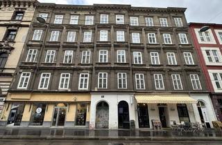 Wohnung kaufen in Siebensterngasse, 1070 Wien, Sanierungsbedürftige Altbauwohnungen + Rohdachboden über insgesamt 3 Etagen in der Siebensterngasse 1070 Wien