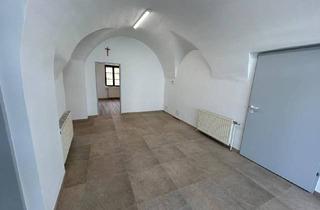 Büro zu mieten in 2136 Laa an der Thaya, Repräsentatives Geschäftslokal am Hauptplatz von Laa an der Thaya – hell, großzügig & vielseitig nutzbar