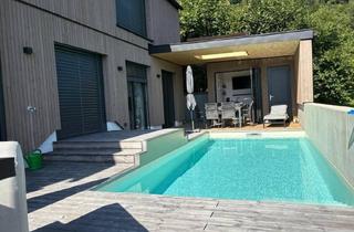 Villen zu kaufen in 5310 Mondsee, Traumhaus mit Seeblick und Pool / Provisionsfrei