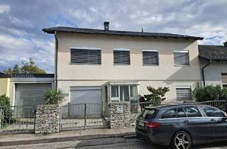 Haus kaufen in 2700 Wiener Neustadt, Vielseitiges Wohnhaus mit großen Garagen und schönem Garten in Wiener Neustadt
