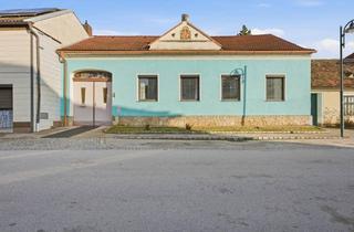 Bauernhäuser zu kaufen in 2024 Mailberg, Traditionelles Landhaus mit idyllischem Innenhof in Mailberg!