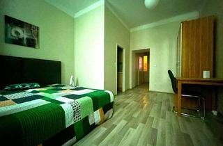 Wohnung kaufen in Laubeplatz, 1100 Wien, Nähe Laubeplatz und Quellenstraße *** Garconniere im 1. Stockwerk *** Haus in Sanierung