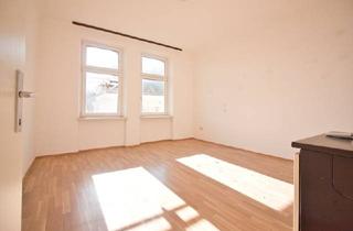 Wohnung kaufen in Hardtmuthgasse, 1100 Wien, Ruhige, helle 2-Zimmer-Wohnung | schöner Ausblick | WC und Bad in der Wohnung