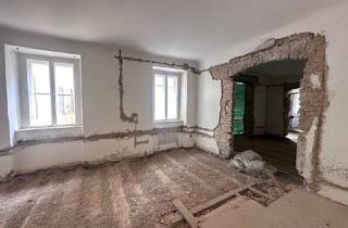 Wohnung kaufen in Landstraßer Hauptstraße, 1030 Wien, Unsan. Altbau im ROHBAUZUSTAND - EINMALIGE LAGE direkt am Rochusmarkt - Hofbalkon