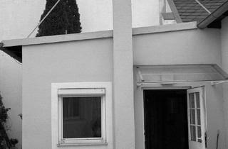 Wohnung kaufen in Wiener Straße, 2340 Mödling, Sanierungsbedürftige Garconniere mit Garten, Keller und Schuppen