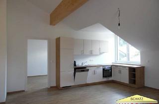 Wohnung mieten in 2565 Neuhaus, Traumhafte Dachgeschoßwohnung in Weissenbach: 3 Zimmer, Balkon & Top-Ausstattung!
