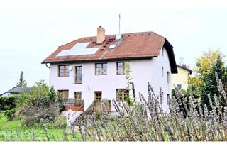Haus kaufen in 2326 Maria-Lanzendorf, Großes Zweifamilienhaus, unterkellert auf teilbarem Grundstück und Entwicklungspotenzial in Ruhelage