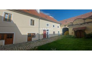 Haus kaufen in 3550 Langenlois, WOHN-UND GESCHÄFTSHAUS AUS DEM 16. JAHRHUNDERT IM HERZEN VON LANGENLOIS 100 m Kellerröhre, Nebengebäude, Innenhof, Geschäftslokale, usw.