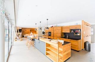 Villen zu kaufen in 2371 Weissenbach bei Mödling, Moderne und Eleganz trifft Gemütlichkeit - großzügige Traumvilla für Großfamilien - mit zusätzlichem Baupotential