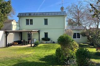 Haus kaufen in 2401 Fischamend-Dorf, Sehr attraktives, uneinsehbares Wohnhaus in zentraler, grüner Ruhelage