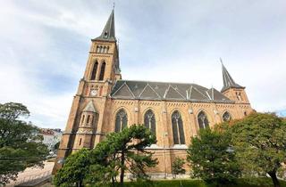 Wohnung kaufen in Familienplatz, 1160 Wien, Hell, Blick auf den Park und Kirche
