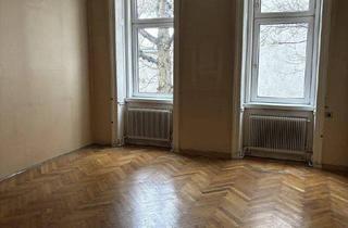 Wohnung kaufen in 1070 Wien, Sanierungsbedürftige 82m² Altbauwohnung mit mini Balkon in Hofruhelage!