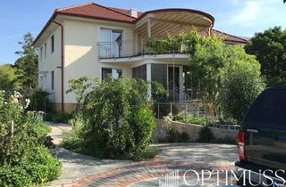 Villen zu kaufen in 1210 Wien, Geräumige vierstöckige Villa mit drei separaten Eingängen.