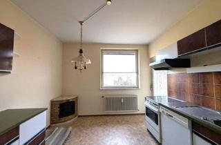 Wohnung kaufen in Voitsberg Zentrum, 8570 Voitsberg, Sanierungsbedürftige 3-Zimmer-Eigentumswohnung mit Balkon, Loggia und Garage