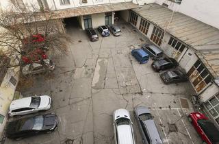 Garagen mieten in Gersthofer Straße, 1180 Wien, Gersthofer Straße - Autoabstellplatz unbefristet zu vermieten