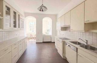 Villen zu kaufen in 2560 Berndorf, Exklusive Jahrhundertwendevila mit Garten, Pool, Garage und zusätzlicher Wohneinheit