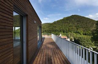 Villen zu kaufen in 2371 Hinterbrühl, Designervilla mit einem eigenen Hausaufzug | Pool und Blick auf die Grünfläche
