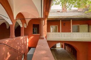 Mehrfamilienhaus kaufen in 2352 Gumpoldskirchen, Historisches Renaissance-Anwesen mit exklusivem Ausbaupotenzial!